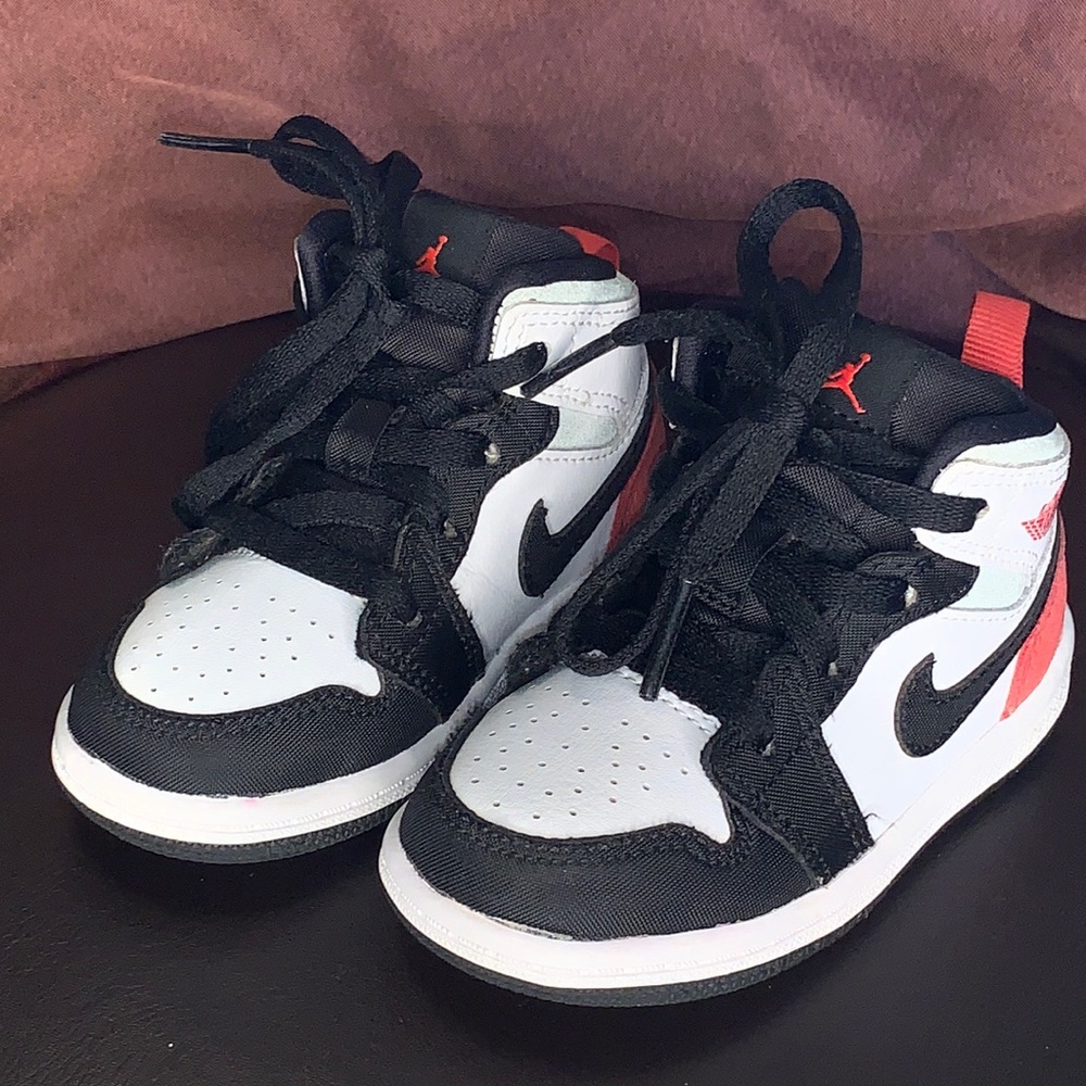 Jordan 1 Mid SE TD Black/White/Red/Igloo Size 6C